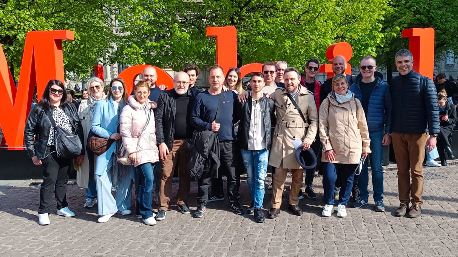 il team Piccolo Teatro Digitale con il cliente in visita al Fuori Salone di Milano ad incontrare i brand di alta gamma del mondo del interior design che stanno usando la tecnologia Polimex